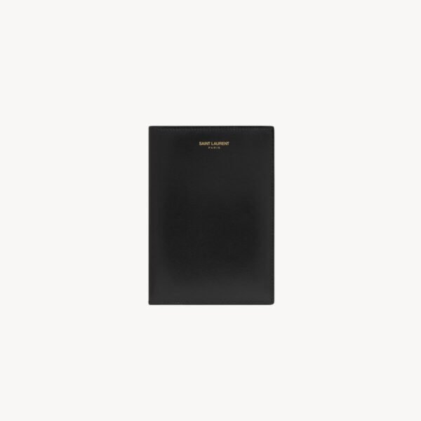 생로랑 래커 가죽 소재의 SAINT LAURENT PARIS 여권 케이스 31586403P0J1000