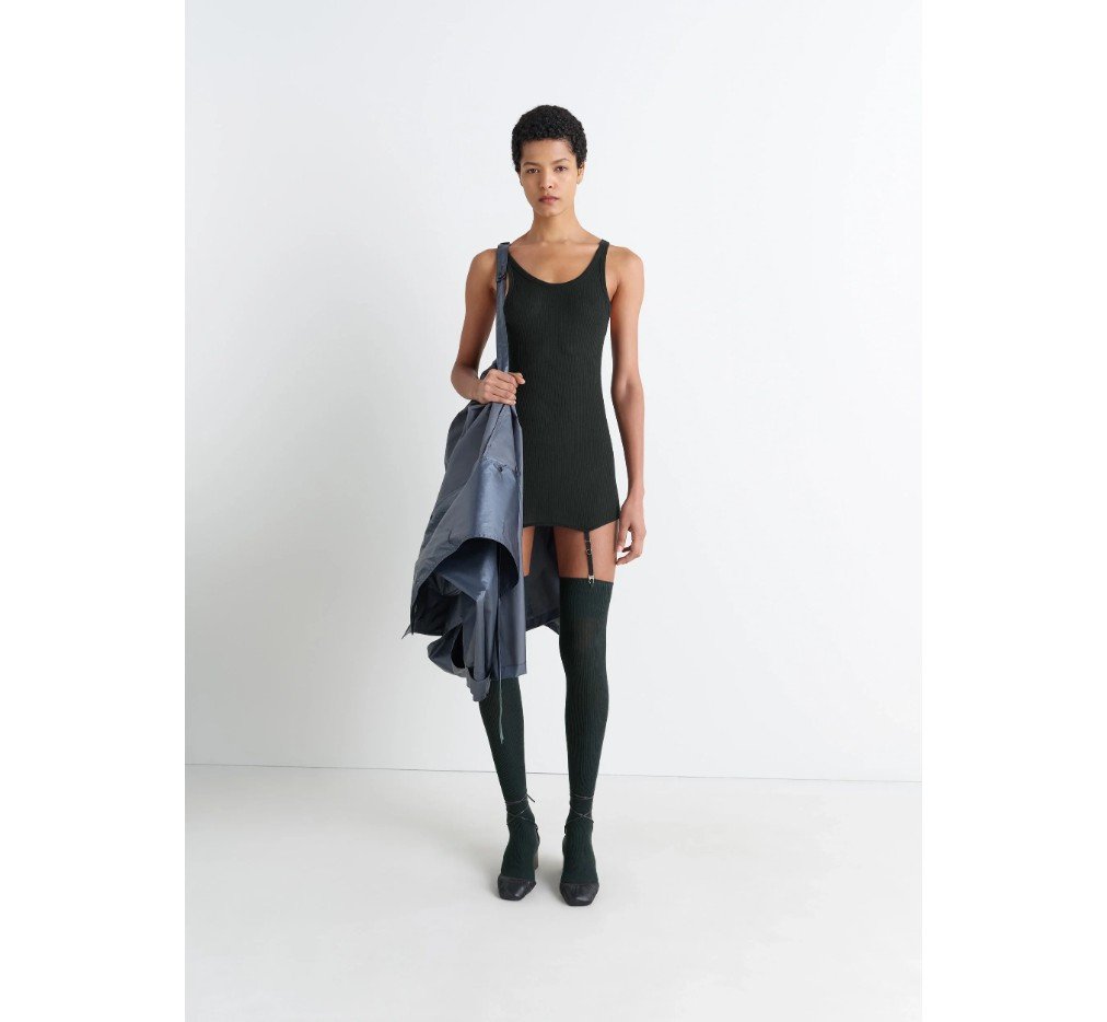 lemaire SEAMLESS TANK TOP WITH SUSPENDERS TO1422_LK1043_RE373_1_45d25afd-cad1-44ac-99e5 - 이미지 2