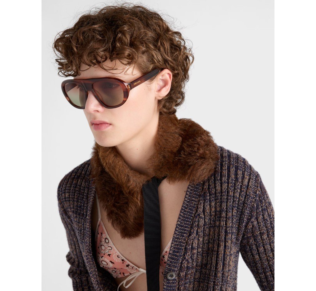 프라다 아이웨어 컬렉션 선글라스 SPRC05_E24G_FE70T_C_057 - 이미지 6