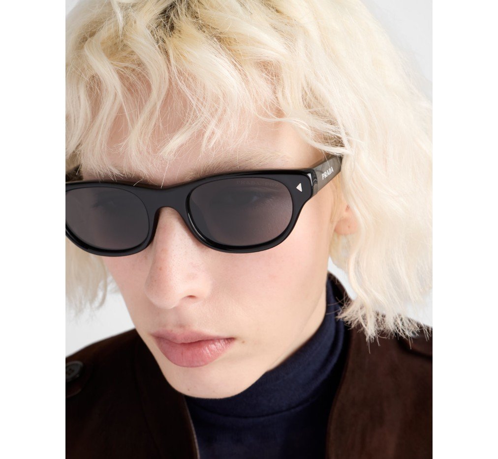 프라다 아이웨어 컬렉션 선글라스 SPRC08_F16K_FE90T_C_050 - 이미지 2