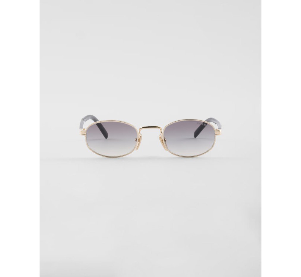 프라다 아이코닉한 메탈 플라크가 있는 선글라스 SPRB53_EZVN_FE02C_C_052