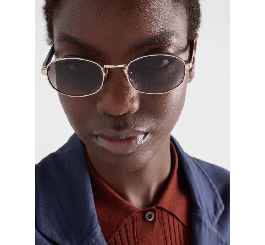 프라다 아이코닉한 메탈 플라크가 있는 선글라스 SPRB53_EZVN_FE02C_C_052 - 이미지 2