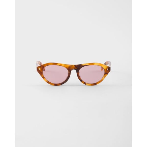 프라다 프라다의 상징적인 메탈 플라크가 새겨진 선글라스 SPRB15_F29C_FE05Z_C_051