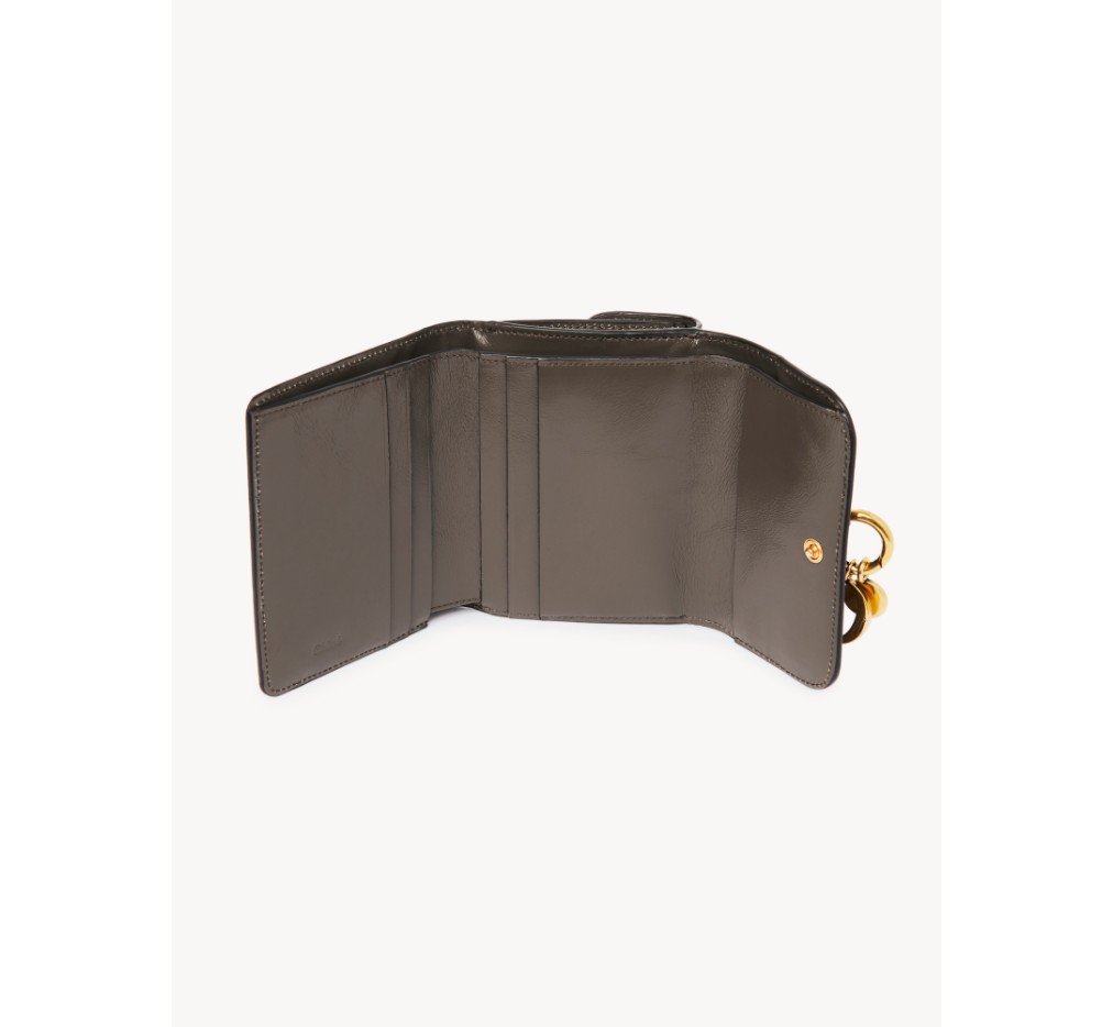 클로이 샤이니 가죽 알파벳 삼단 지갑 CHC25SP536O1628V - 이미지 4