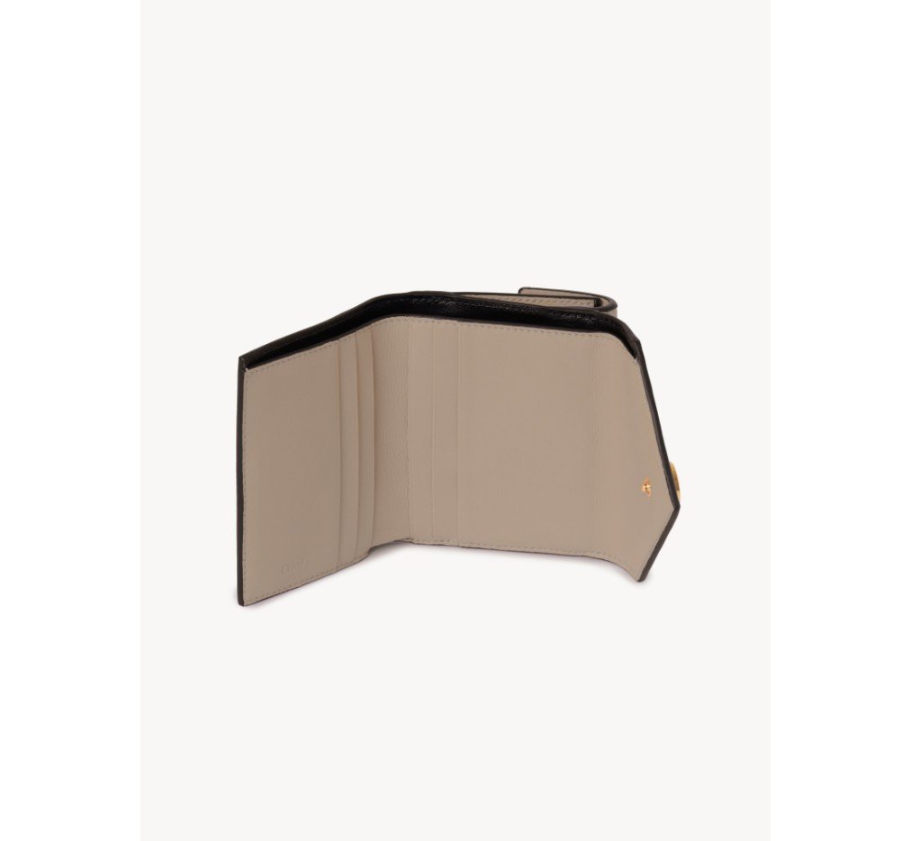 클로이 그레인 가죽 소재의 봉투형 소형 삼단 지갑 CH25SP543O93847 - 이미지 4