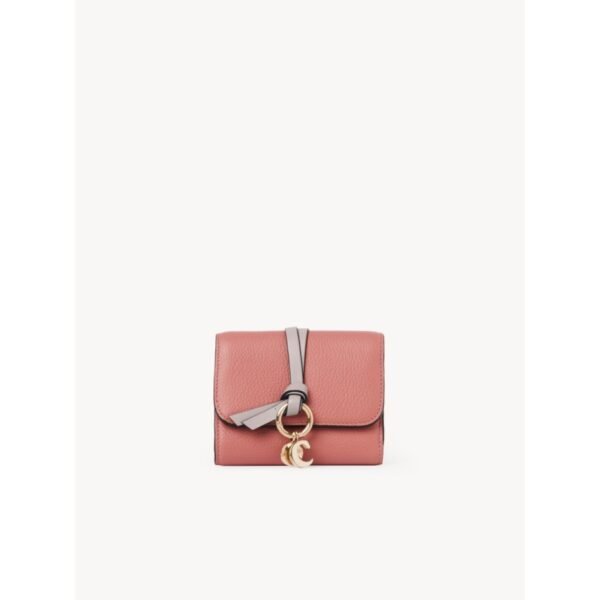 클로이 그레인 가죽 소재의 작은 알파벳 삼단 지갑 CHC24WP718O2423N