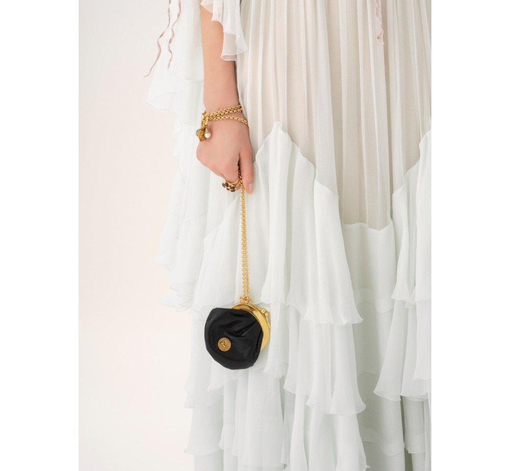 클로이 그레인 가죽으로 만든 말 메달 마이크로 동전 지갑 목걸이 CH25SP481O16036 - 이미지 2