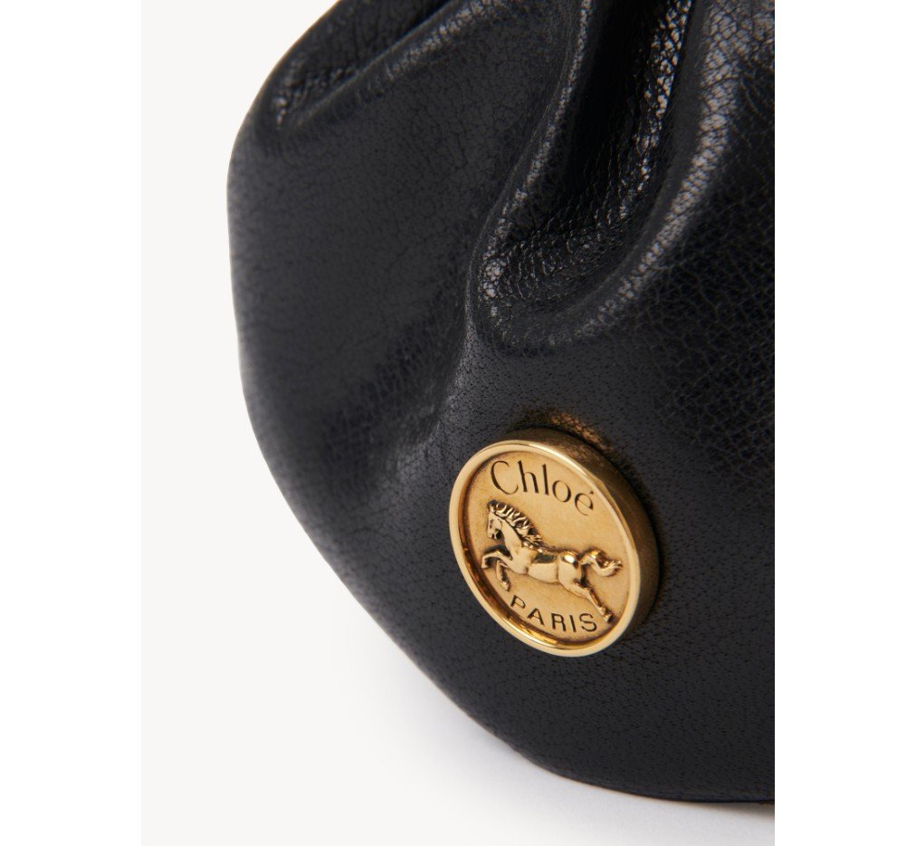 클로이 그레인 가죽으로 만든 말 메달 마이크로 동전 지갑 목걸이 CH25SP481O16036 - 이미지 5