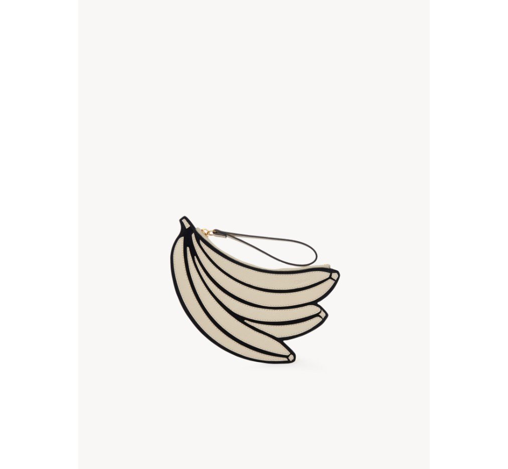 클로이 그레인 가죽 소재의 심볼 플랫 바나나 파우치 CH25UP716P4724Q