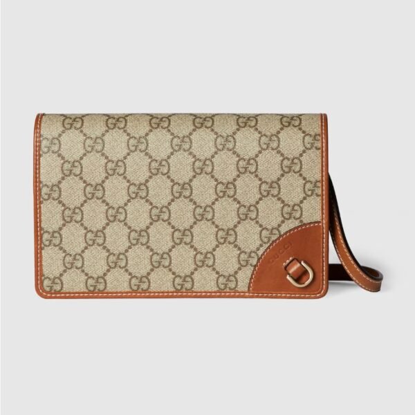 구찌 가죽 스트랩이 달린 GG 엠블럼 지갑 820688FAD6L9758