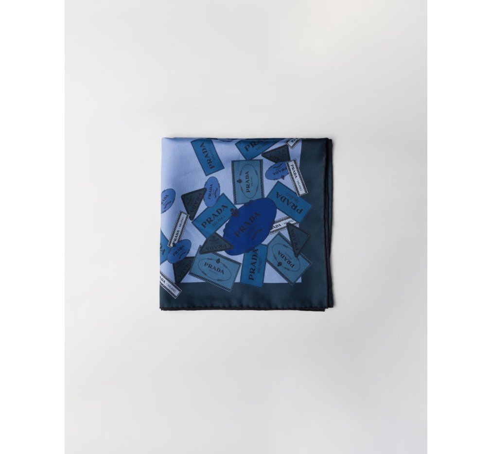 프라다 프린트 트윌 스카프 55x55 2FF004_2DGY_F0008