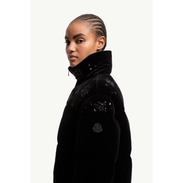 몽클레르 넬레스 스팽글 자수 벨벳 숏 다운 재킷 K20931A0024789B7Y999_F