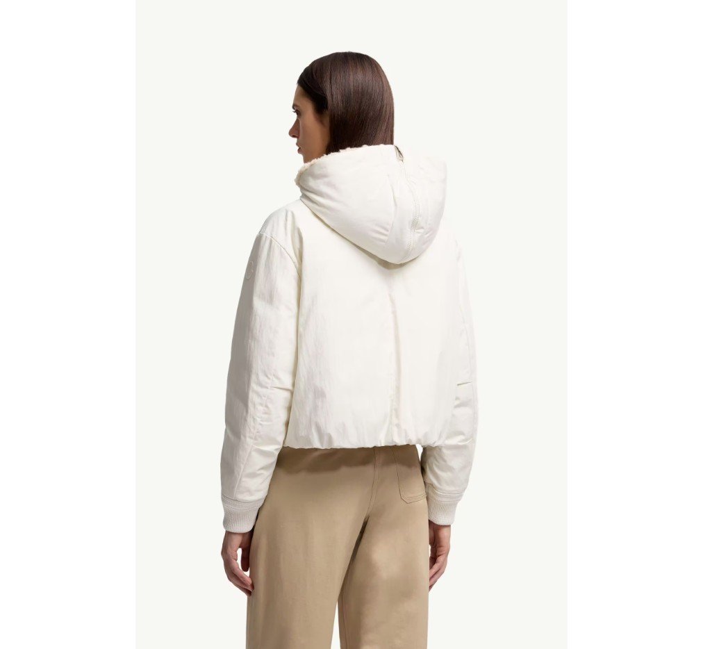 몽클레르 니시로 테디 트리밍 후드 반팔 다운 재킷 K20931A00178597F902B_G - 이미지 4