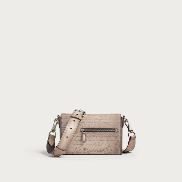 벨루티 앙 주르 드 포쉬 메신저 310687