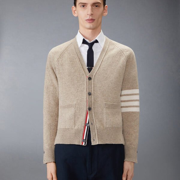 톰브라운 셔틀랜드 울 4-바 릴렉스 핏 브이넥 카디건 MKC613A-Y1026-250