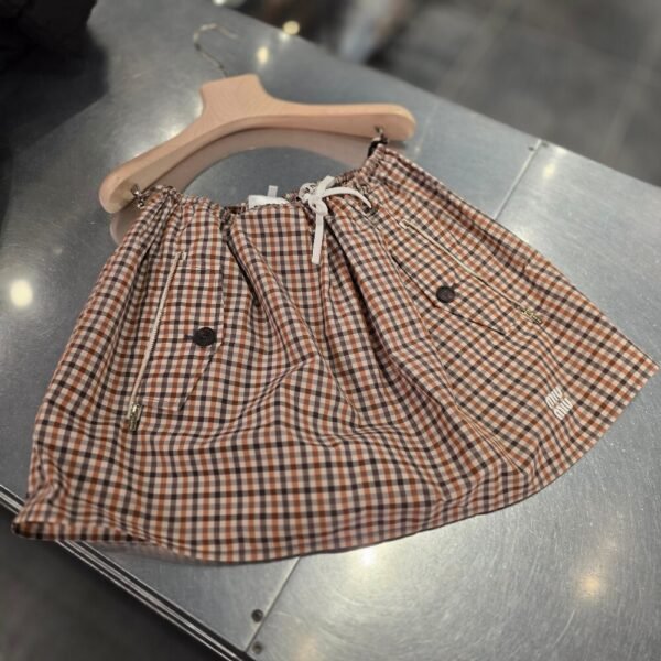 [아울렛] 미우미우 체크 리나일론 미니 스커트 MG2385