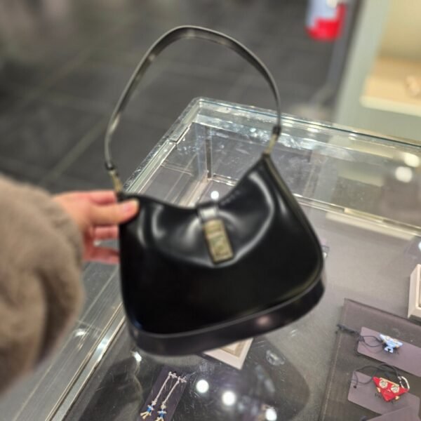 [아울렛] 프라다 브러시드 레더 클레오 숄더백 1BC169