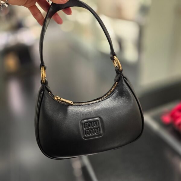 [아울렛] 미우미우 소프트 패디드 레더 호보 숄더백 5BC142