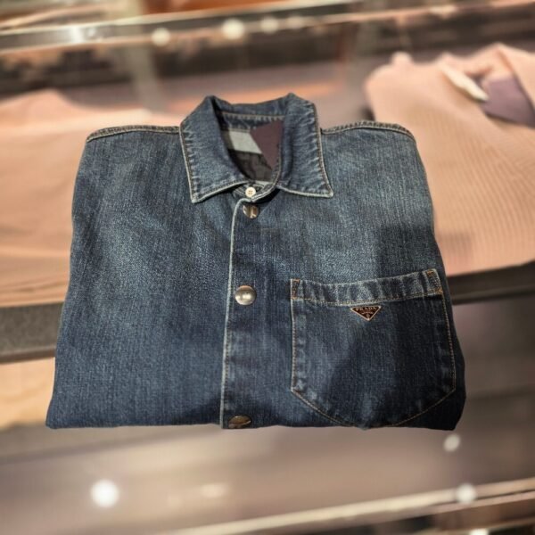 [아울렛] 프라다 삼각로고 데님 반팔 셔츠 GEC067