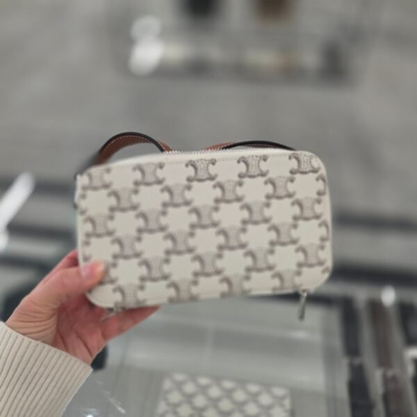 [아울렛] 셀린느 트리옹프 캔버스 미니 메신저 박스백 114902DNK.04LE