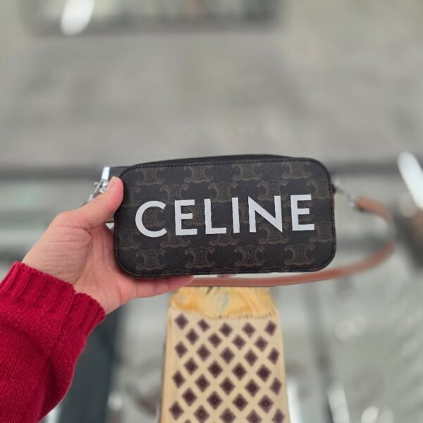 [아울렛] 셀린느 트리옹프 캔버스 호리존탈 파우치 10L272DM5.04LI