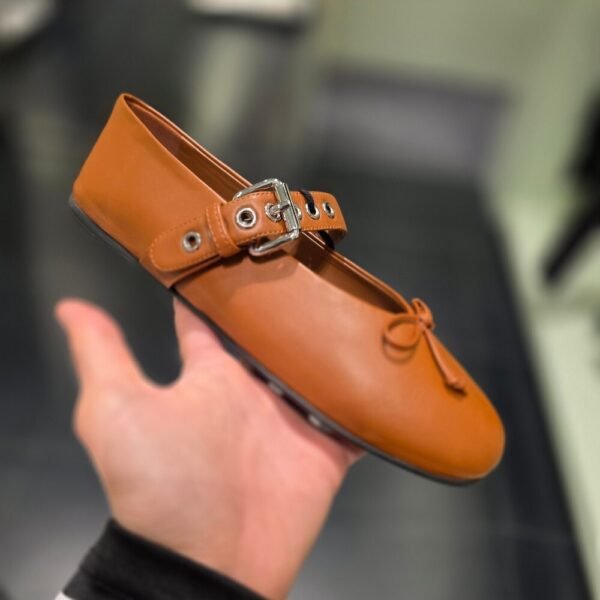 [아울렛] 미우미우 버클 스트랩 발레리나 플랫 5F210E