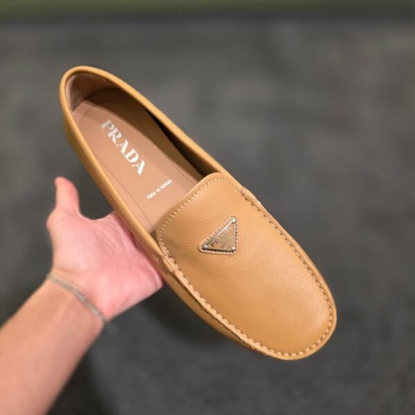 [아울렛] 프라다 삼각로고 가죽 남성 로퍼 2DD179