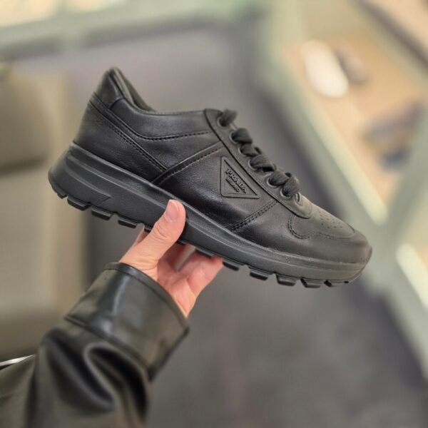 [아울렛] 프라다 나파가죽 여성 스니커즈 1E257O