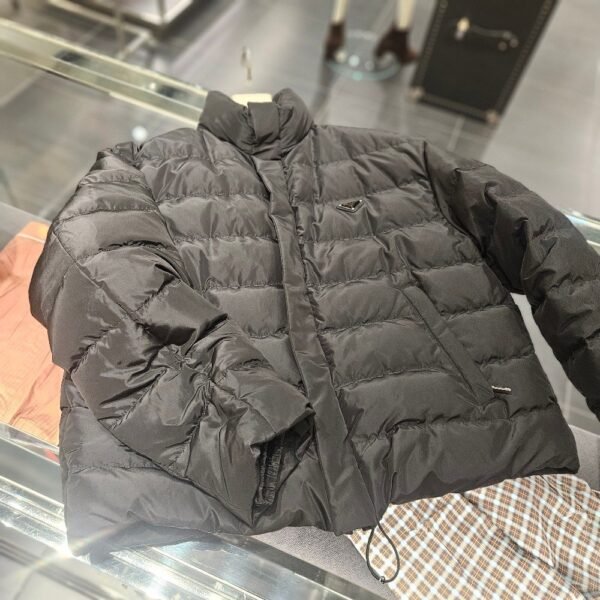 [아울렛] 프라다 삼각로고 리나일론 남성 집업 패딩 SGC677
