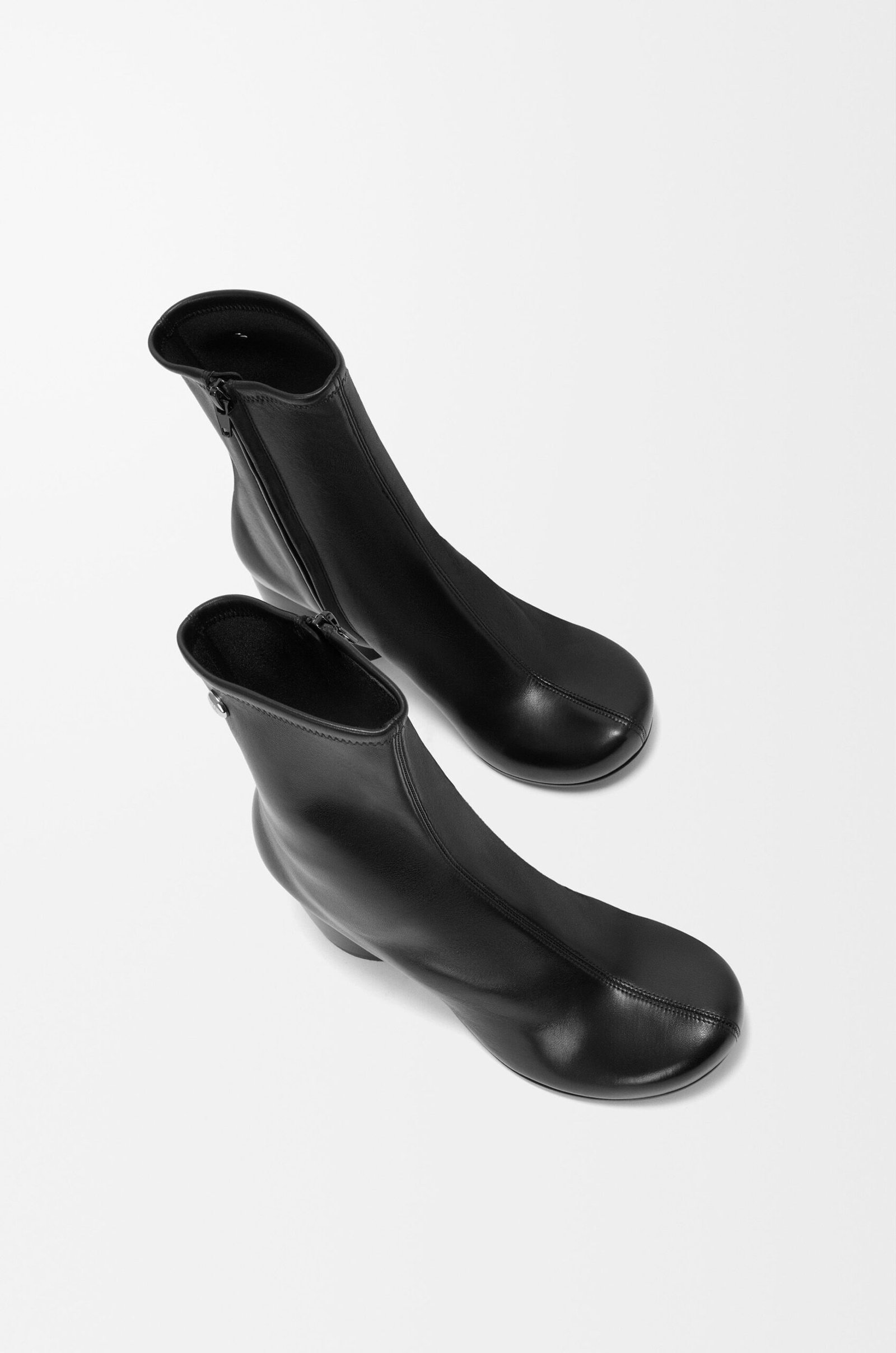 로에베 오벌 부티 (스트레치 나파 램스킨) L815286X38-1100 - 이미지 3