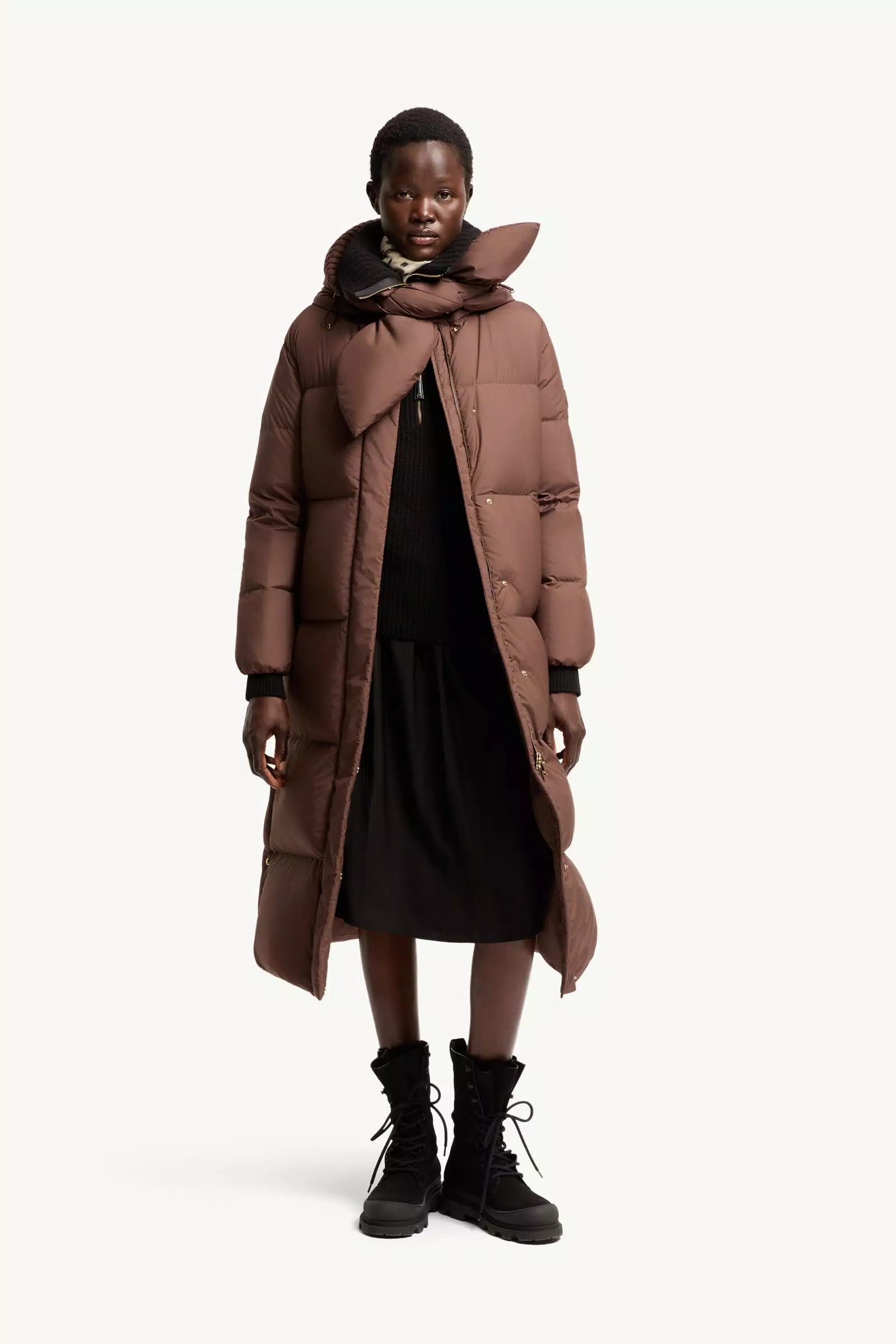 몽클레어 오르느망 후디드 롱 다운 재킷 L20931C00020597YW262
