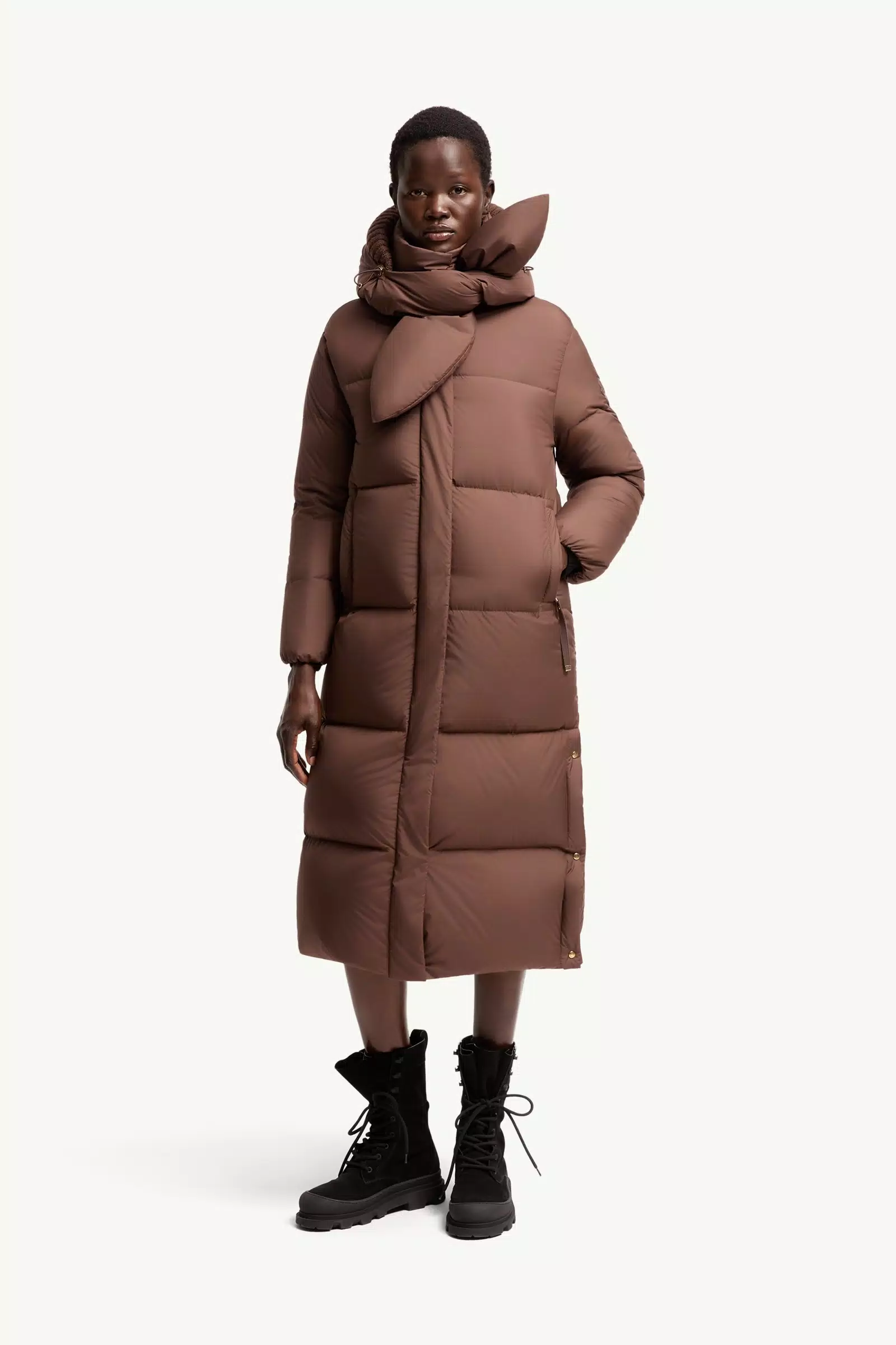 몽클레어 오르느망 후디드 롱 다운 재킷 L20931C00020597YW262 - 이미지 4
